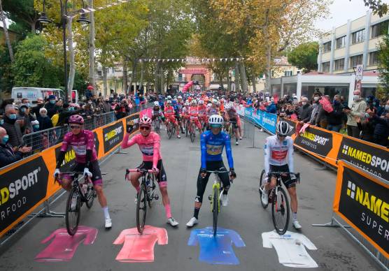 La partenza da Cervia dell’edizione 2020 del Giro d’Italia (foto Fiorentini)