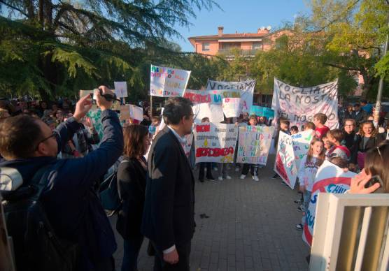 Il sindaco davanti al presidio (Foto e video Massimo Fiorentini)
