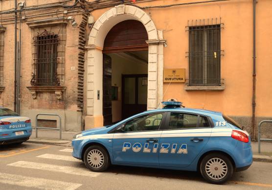 Forlì. Si presenta in Questura per l’obbligo di firma con la droga