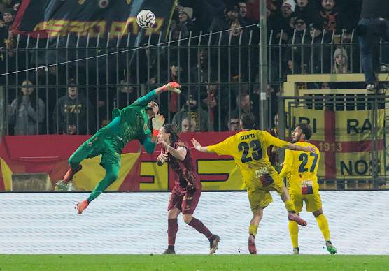 Un’uscita aerea di Joyce Francesco Anacoura durante la partita vinta contro il Guidonia (Fiorentini)