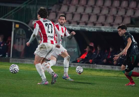 Davide Macrì osserva Giulio Manetti nella sfida di lunedì sera a Terni