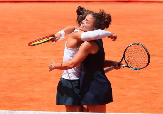 Tennis, Errani-Paolini travolgenti: sono in finale a Parigi
