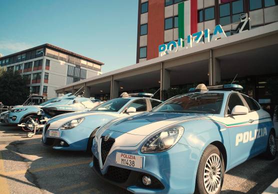 Rimini. Blitz della Polizia per fermare la festa danzante abusiva in un locale, denunciati i gestori