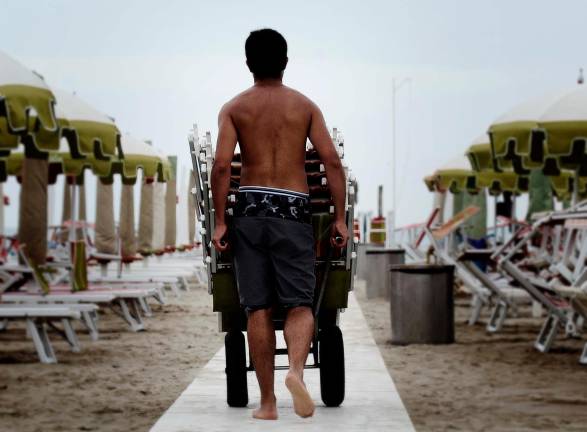 Rimini, negli stabilimenti, fioccano le assunzioni dei minorenni: “Sono tornati i ragazzini riminesi”