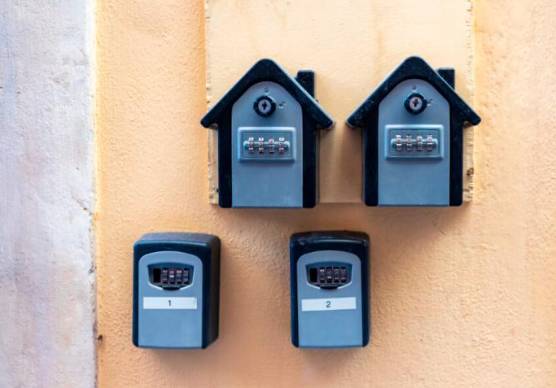 Affitti brevi, self check-in vietato e illegale ma in Romagna uno su tre ce l’ha