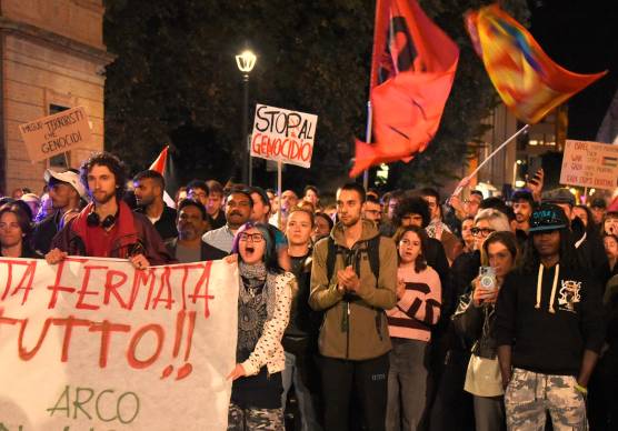 Rimini si mobilita per Gaza e per la Flotilla. “Blocchiamo tutto” in stazione, poi il corteo in centro