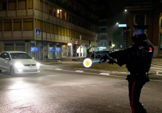 Forlì, 18enne non si ferma all’alt: arrestato dopo un inseguimento. La decisione del giudice