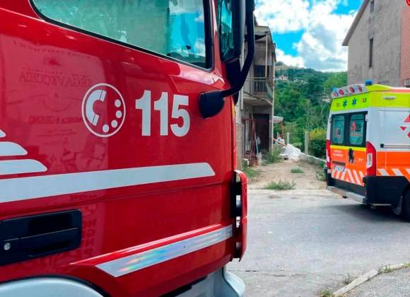 Cesena, il trattorino tagliaerba si ribalta nel fosso e lo schiaccia ...