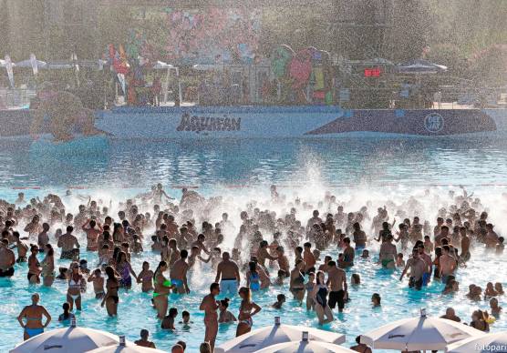 Riccione, “aperto per caldo”: Aquafan rimanda la chiusura e va avanti fino al 13 settembre
