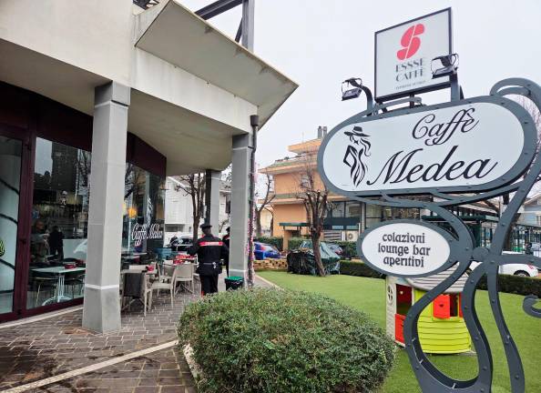 Riccione, sfregia al volto il barista con due rasoi, bloccato dagli altri clienti