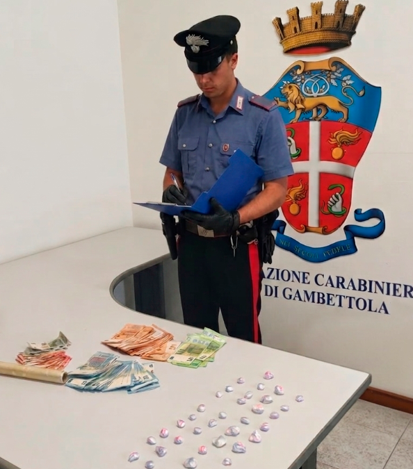 Gambettola, gli trovano in auto 37 dosi di cocaina: arrestato