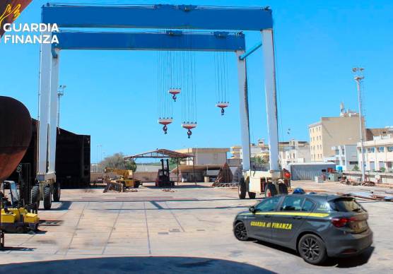 Forlì, nella società di cantieri navali 254 lavoratori irregolari e fatture false per 3,5 milioni