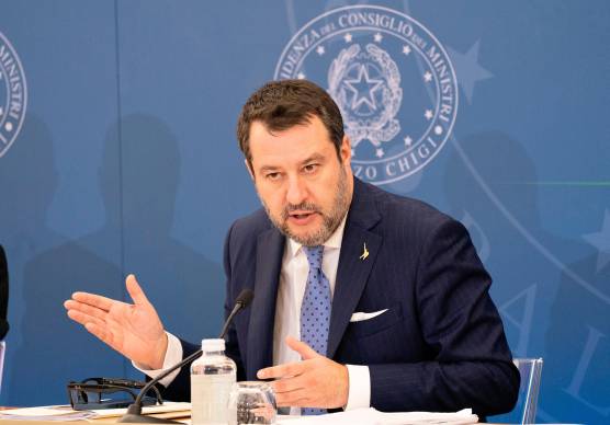 Ravenna, medici nel mirino per presunte visite anti-rimpatrio dei migranti. Salvini: “Vergogna da arresto”