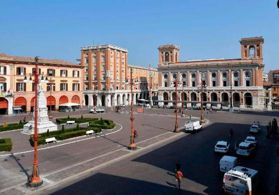 Piazza Saffi, torna l’idea della riapertura alle auto: cosa ne pensano i forlivesi?