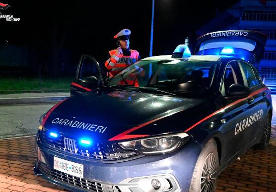 Cesenatico, inizia a sparare in un luogo pubblico con la pistola a salve: denunciato un giovane