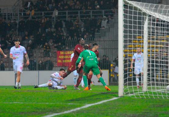 Stefano Okaka in azione durante Ravenna-Carpi (Fiorentini)