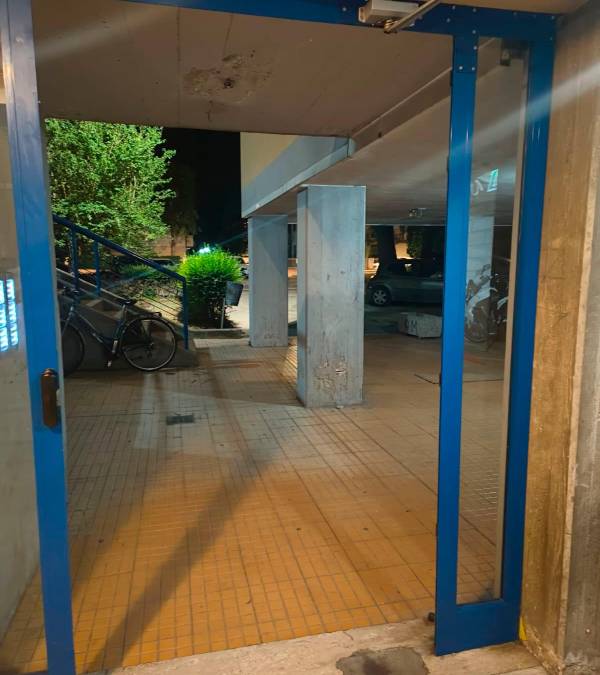 La porta d’ingresso smontata