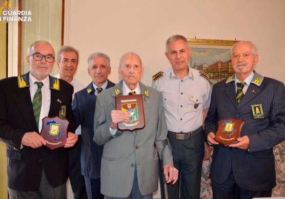 Forlì, gli splendidi 108 anni dell’appuntato in congedo della Finanza Giovanni Cimatti
