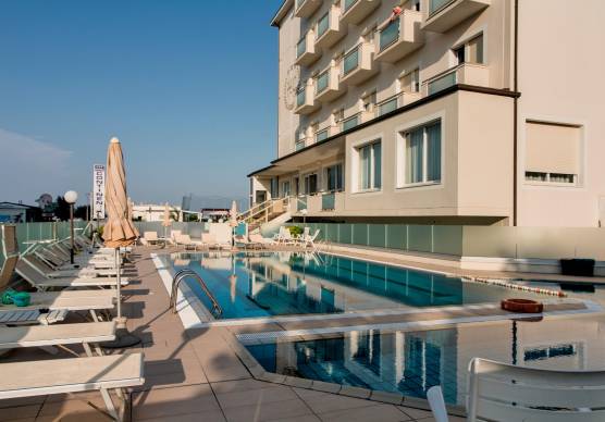 La piscina dell’hotel Continental