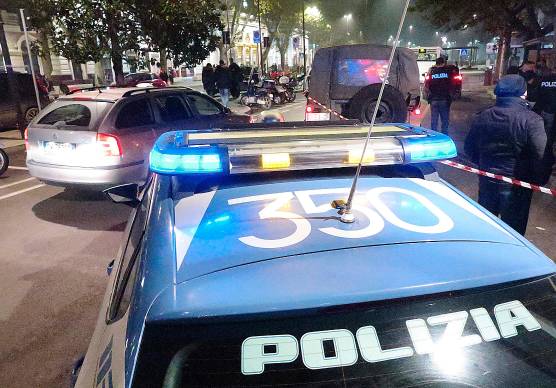 Rimini, rissa a Marina Centro, 3 feriti e un locale devastato: 7 denunce