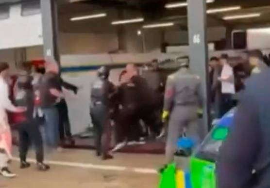 Auto, la gara di Misano e la rissa nei box. Frassineti: “Non si fa così”. Sospiri: “Niente paddock per certa gente” VIDEO