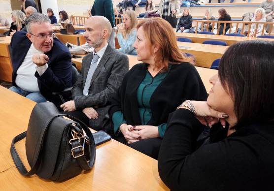 A sinistra, Giuliano Saponi oggi in aula (Migliorini)