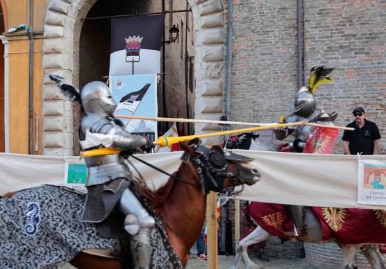 Una delle lizze della finale della Giostra all’incontro, in piazza del Popolo