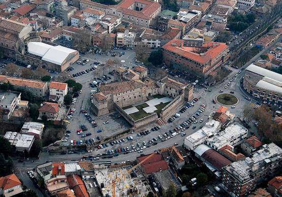 Rimini. Piazza Malatesta, il Comune: “Ecco come abbiamo recuperato i posti auto”