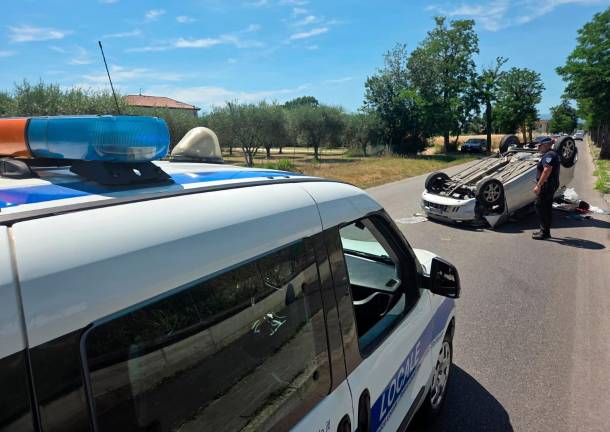 Santarcangelo, incidente: si ribalta con l’auto, grave 80enne