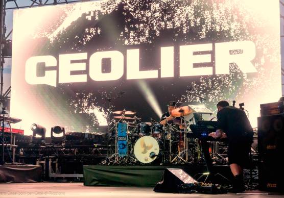 Riccione Music City, il ciclone Geolier: in migliaia sotto il palco di piazzale Roma