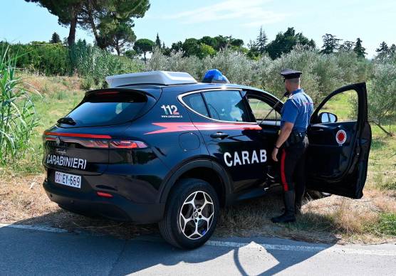 Forlì, caporalato e lavoro nei campi a 5 euro all’ora: i Carabinieri arrestano un imprenditore 28enne