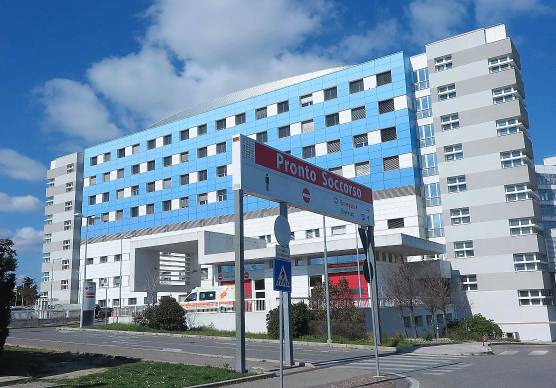 Rimini, notte di follia al Pronto soccorso: pugno a un’operatrice e agenti feriti