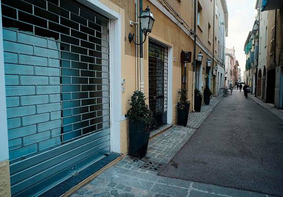 Negozi chiusi nel centro storico di Rimini