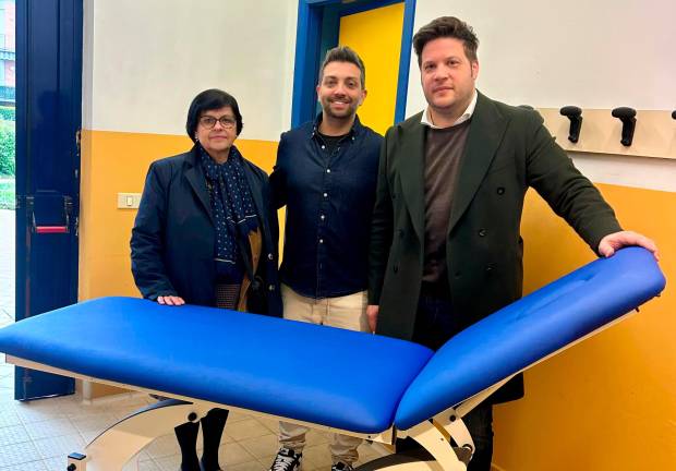 Forlì, piscina: dal Comune due lettini per persone con difficoltà motorie