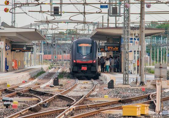 Rimini, 25enne tenta il suicidio, salvata dalla polizia ferroviaria