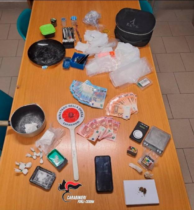 Meldola, il bazar della droga in casa di un insospettabile 64enne