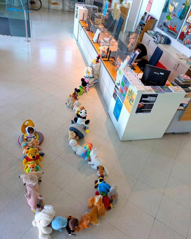 Cesenatico, la “Notte dei pupazzi” in biblioteca ha attirato più di 40 bambini