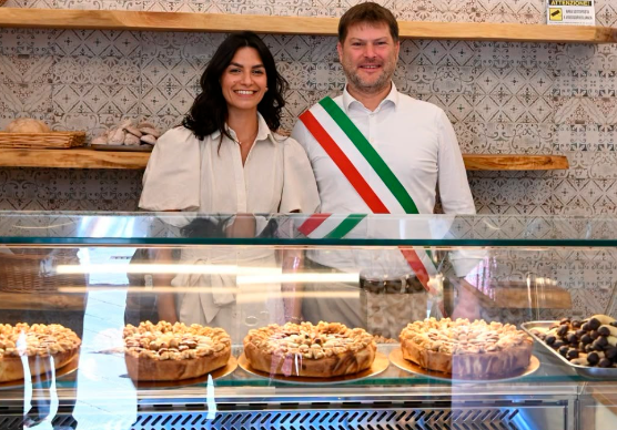 Bagnacavallo, il panificio Vanigli riapre nel segno di Valentina. Il sindaco: “Bello vedere una giovane investire qui”