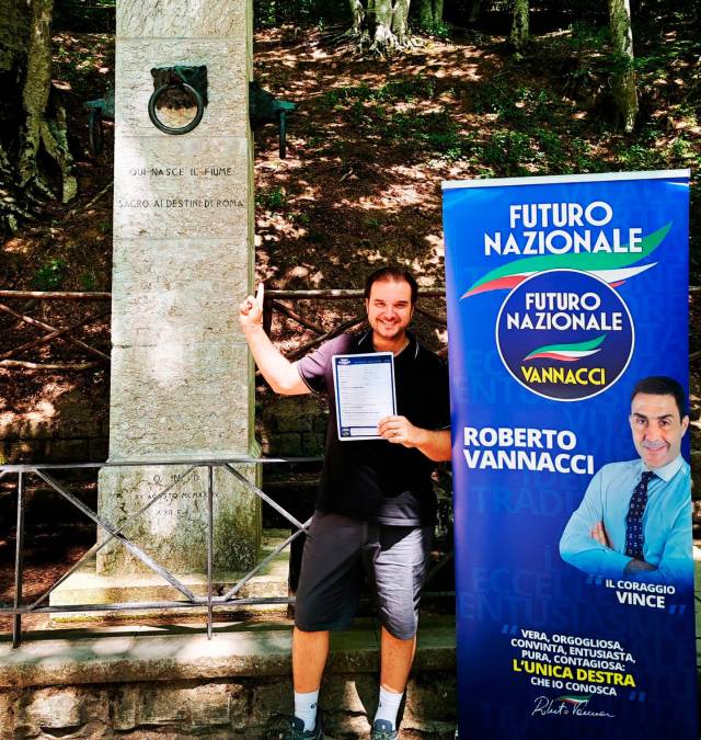 Propaganda vannacciana alla sorgente del Tevere. Il Pd: “Priva di autorizzazione”. Futuro Nazionale: “Spirito dannunziano”