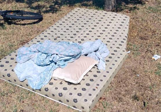 Il materasso, i cuscini e i lenzuoli rubati e ritrovati