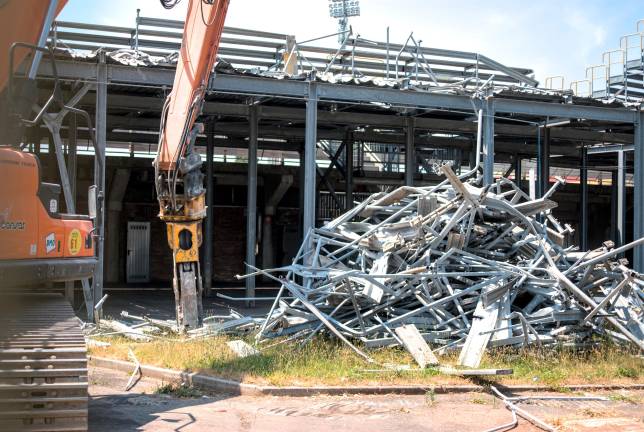 La demolizione dei vecchi distinti (Fiorentini)