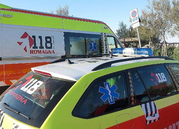 Ravenna, morta la bambina di 7 anni travolta da un'onda a Lido di Classe
