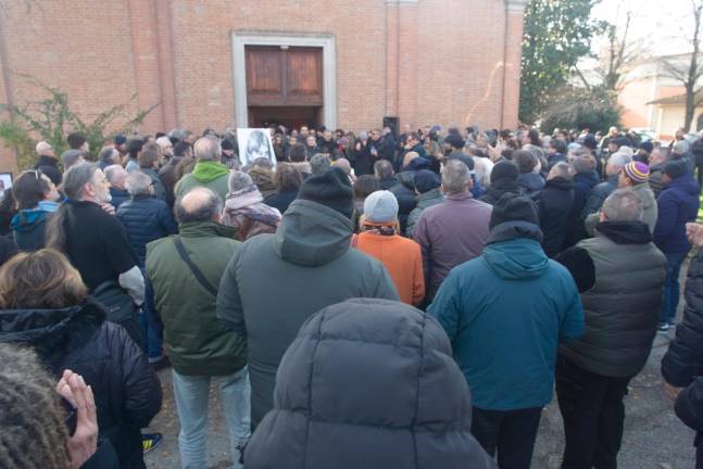 Addio a Dj Mozart: le note della sua hit “Can we live” davanti alla chiesa di Boncellino VIDEO GALLERY