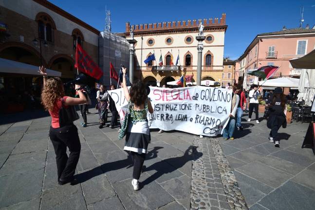 Ravenna, studenti e insegnanti in piazza contro la riforma degli Istituti Tecnici - Gallery