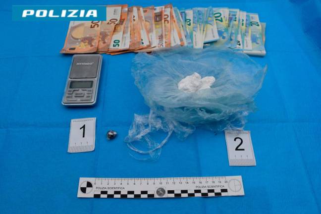 La droga e il denaro sequestrati