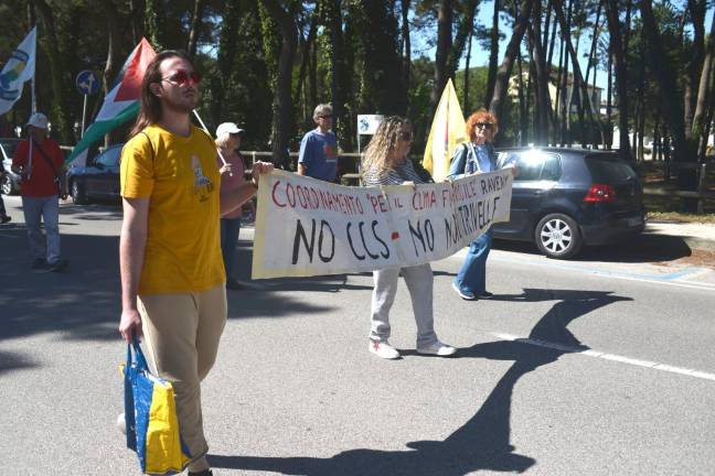Ravenna, manifestazione a Punta Marina contro il rigassificatore - Gallery