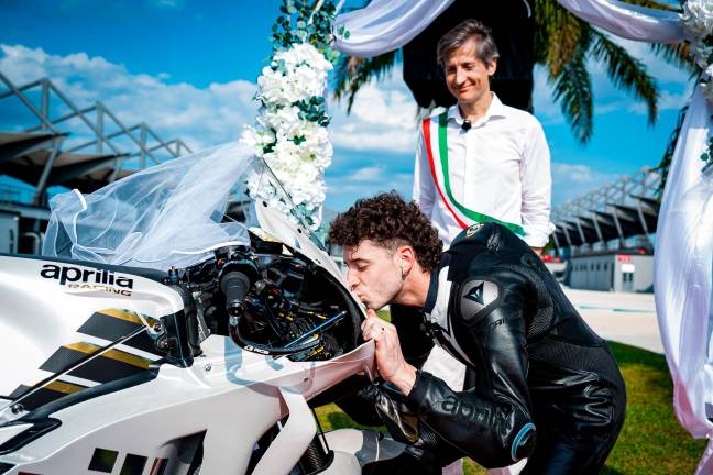 MotoGp, Bezzecchi e Aprilia avanti insieme per altri due anni VIDEO