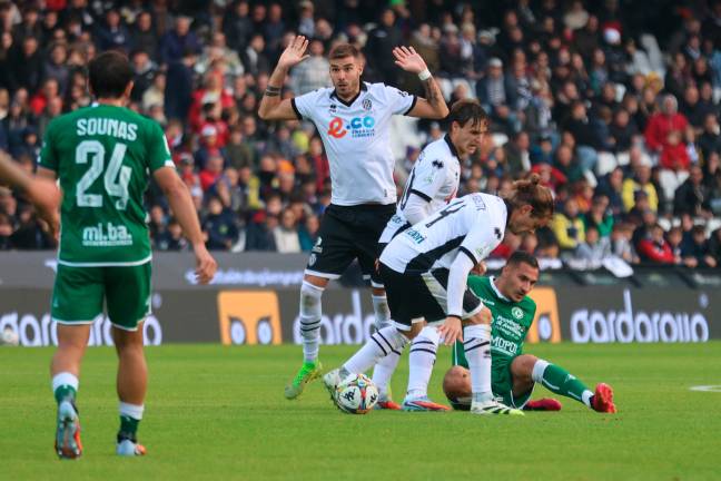 Giovanni Zaro, Matteo Francesconi e Michele Castagnetti durante Cesena-Avellino 3-0 (Zanotti)