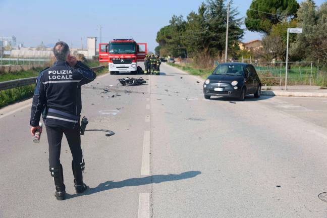 Cesena, tragico incidente: muore motociclista di 20 anni