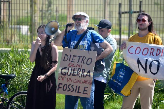 Ravenna, manifestazione a Punta Marina contro il rigassificatore - Gallery